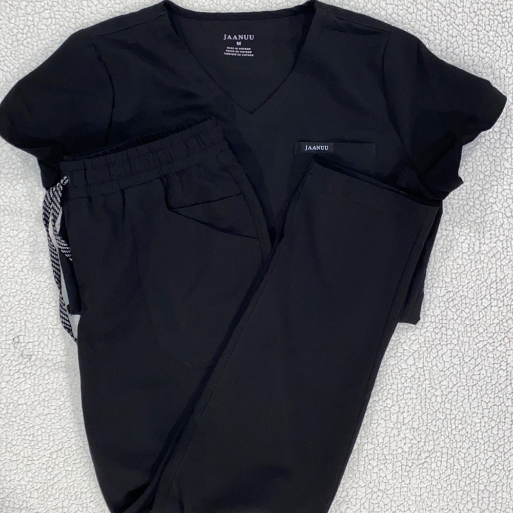 Jaanuu Scrub Set EUC
